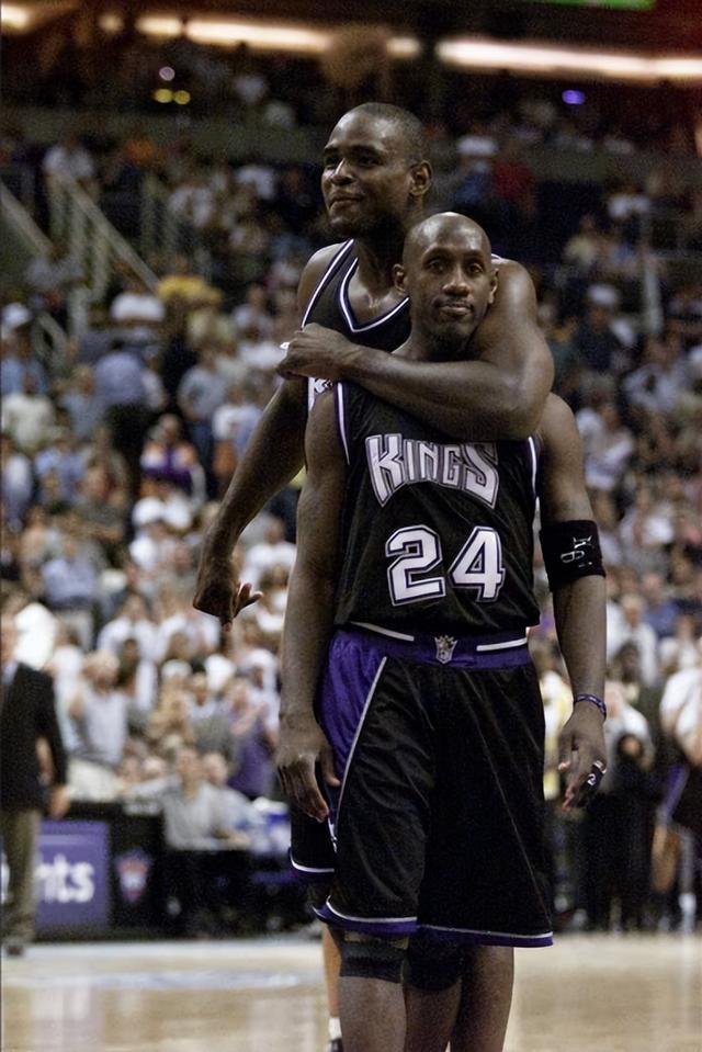 杰克逊于, 管理层