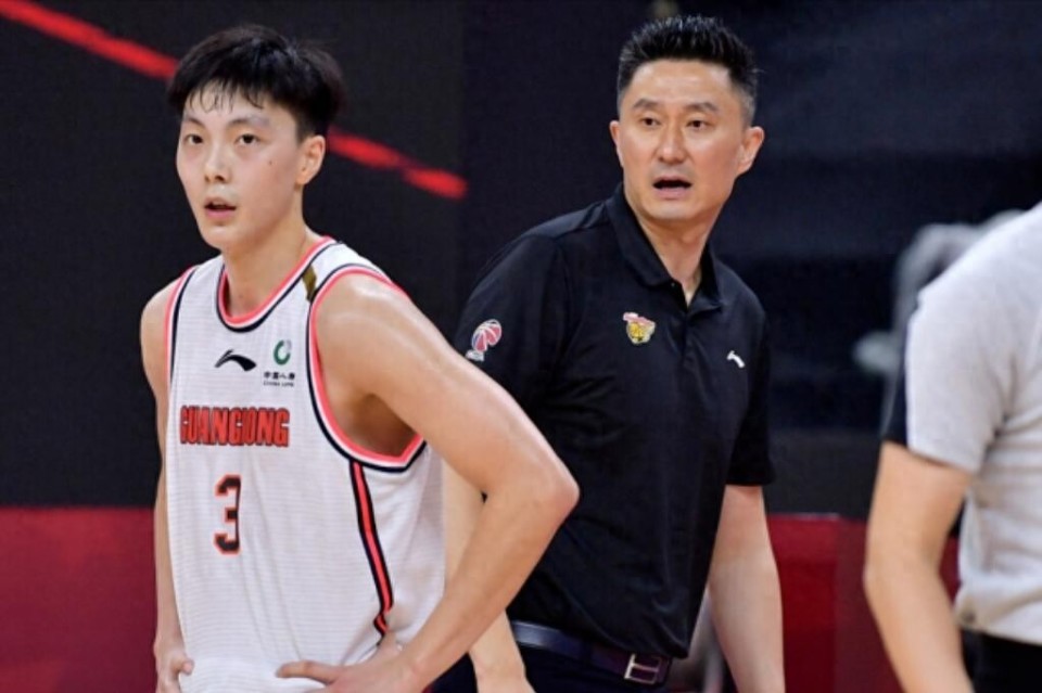 被视为新赛, 核心后卫胡